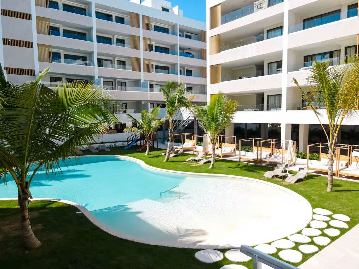 GARDENIA 2 BEDROOM 2 BATHROOM FURNISHED CONDO